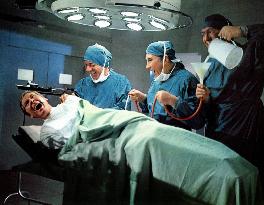 Carry On Doctor - film (1967)