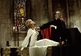 Dracula A.D. 1972 (1972)