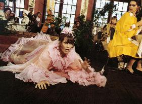 Fun With Dick And Jane (1977)