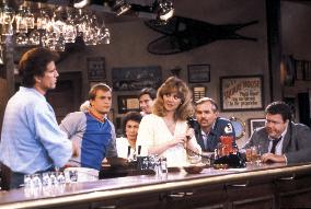 Cheers (1982)