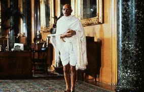 Gandhi (1982)