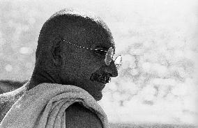 Gandhi (1982)