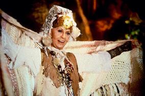 The Feather Fairy; Perinbaba (1985)