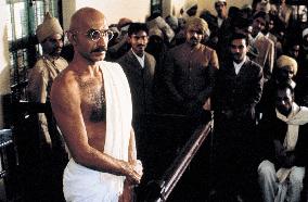 Gandhi (1982)