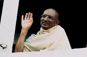 Gandhi (1982)