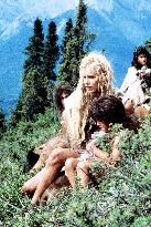 The Clan Of The Cave Bear (1986)