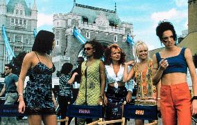 Spice World (1997)