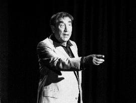 Frankie Howerd On Campus (1990)