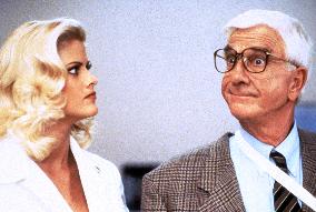 Naked Gun 33 1/3 (1994)