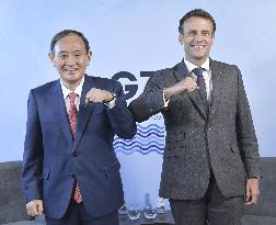 Japanese, French leaders meet in Britain