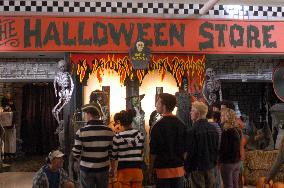 Halloweentown High (2004)