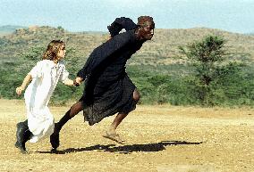 Nowhere In Africa (2001)