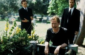 Six Feet Under (2001)