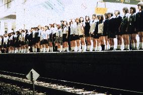 Suicide Club; Jisatsu Sakuru (2001)