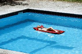 Swimming Pool (2003)