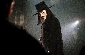 V For Vendetta (2005)