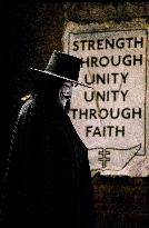 V For Vendetta (2005)