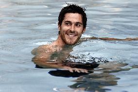 Brothers & Sisters (2006)