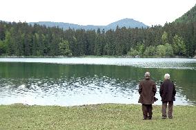 The Girl By The Lake (2007)