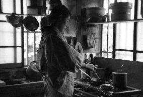 JAPANESE WOMAN COOKING