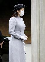 Princess Mako visits imperial mausoleum complex