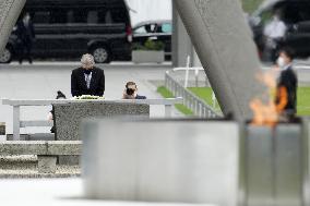 IOC chief Bach visits Hiroshima