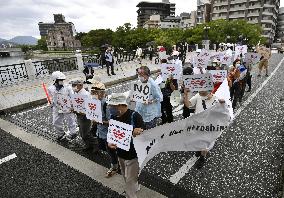 Protest against IOC chief Bach's visit to Hiroshima