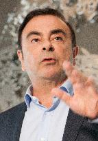 Carlos Ghosn.