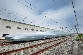 Appearance of the next-generation Shinkansen ALFA-X (model E956)