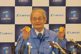 Akira Yoshino at a press conference after receiving the Nobel Prize at LivTech.