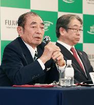 Fujifilm HD Chairman Komori (left) and Fujifilm HD President Sukeno