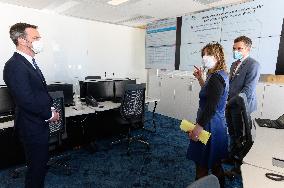 Olivier Veran visiting the crisis unit of the Regional health agency - saint Denis