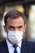 Olivier Veran visiting the crisis unit of the Regional health agency - saint Denis