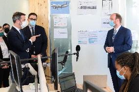 Olivier Veran visiting the crisis unit of the Regional health agency - saint Denis