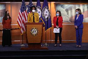 Speaker Pelosi Holds Weekly Press Briefing - DC