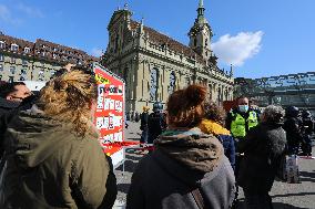 Corona-sceptic demonstrators protest - Bern