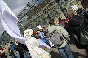 Corona-sceptic demonstrators protest - Bern