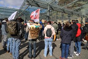 Corona-sceptic demonstrators protest - Bern