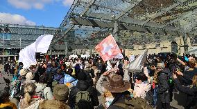 Corona-sceptic demonstrators protest - Bern