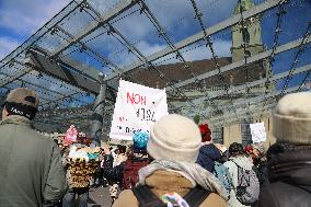 Corona-sceptic demonstrators protest - Bern