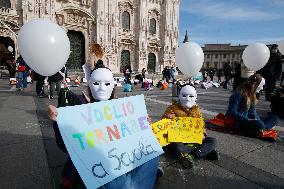 Students and teachers protest - Milan