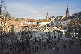 People enjoy a sunny spring day - Strasbourg