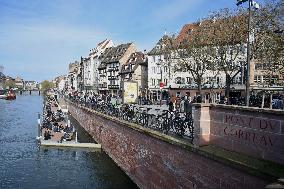 People enjoy a sunny spring day - Strasbourg