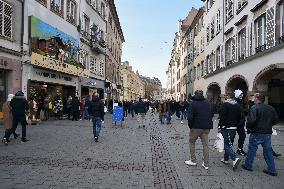 People enjoy a sunny spring day - Strasbourg
