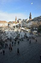 People enjoy a sunny spring day - Strasbourg