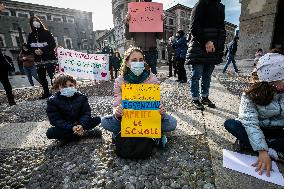 Students and teachers protest - Bergamo