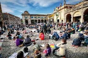 Students and teachers protest - Bergamo