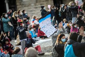 Students and teachers protest - Bergamo