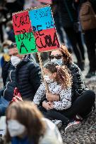 Students and teachers protest - Bergamo