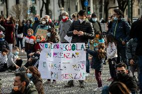 Students and teachers protest - Bergamo